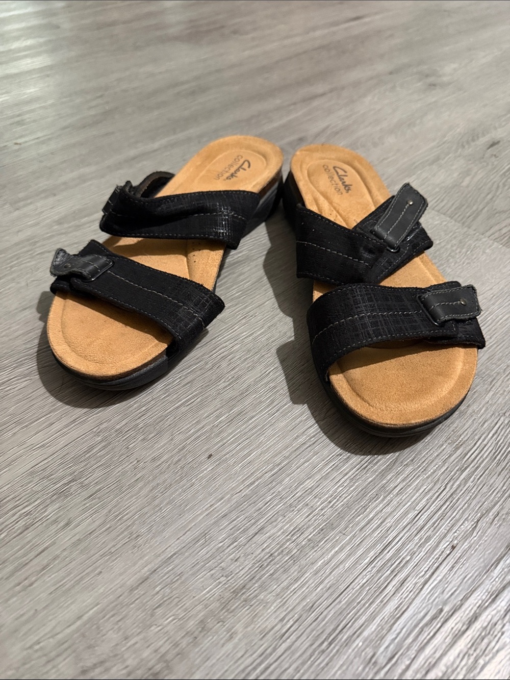 Clarks Women's Black Adjustable Slide Sandals Sz 9,5  EUC worn once